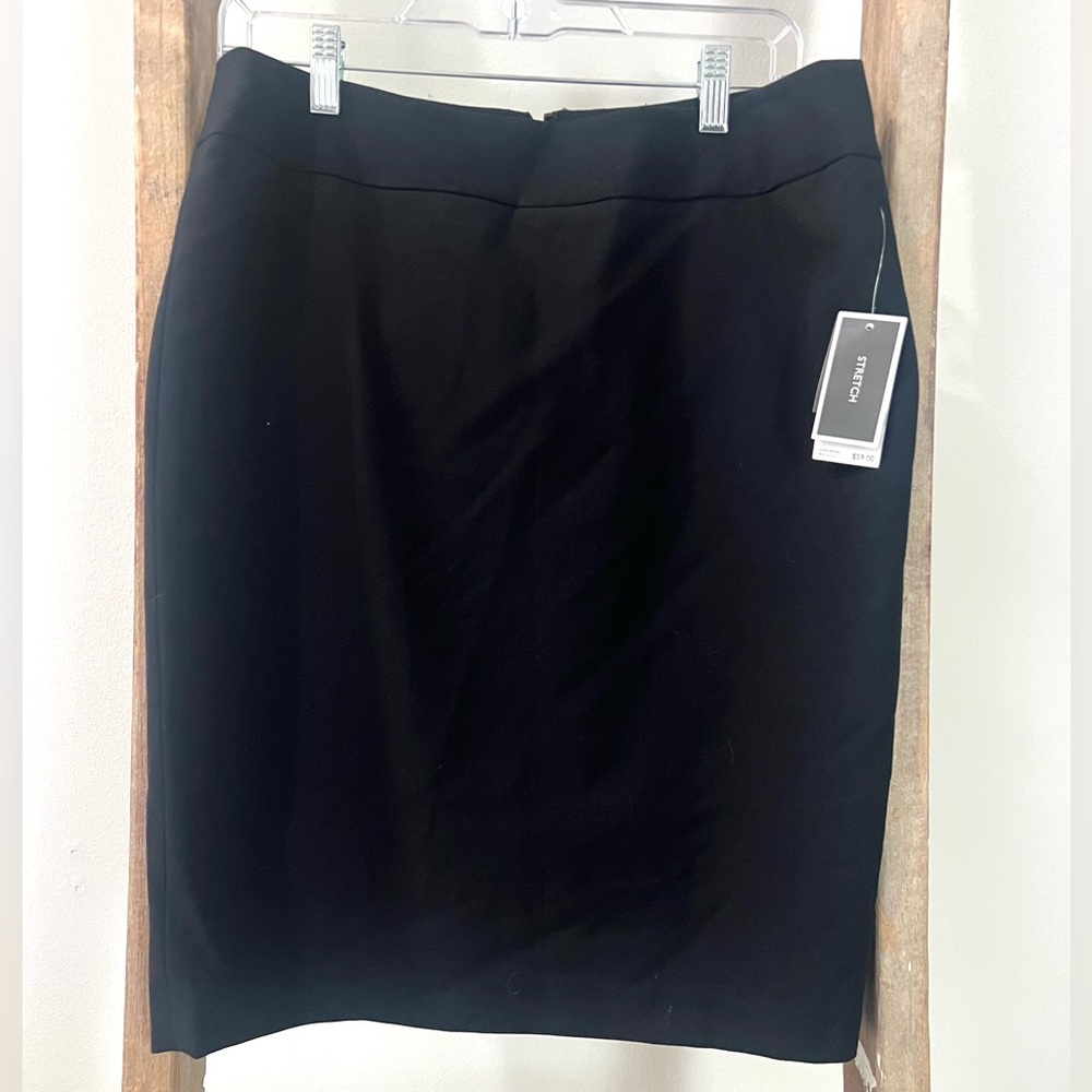 Nine West black pencil skirt, new with tags attached. Size 8.